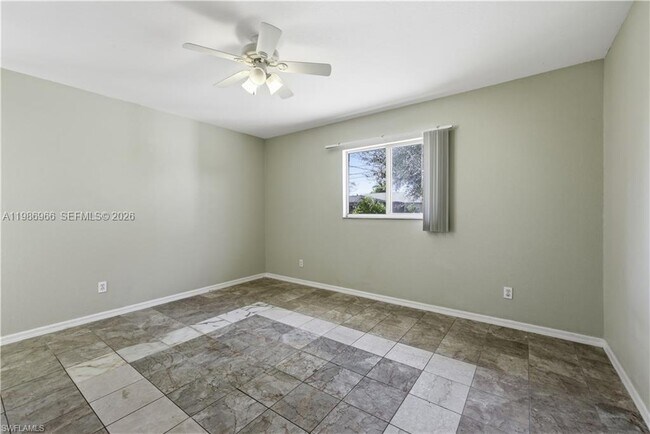 Building Photo - 826 SE 5th Ct
