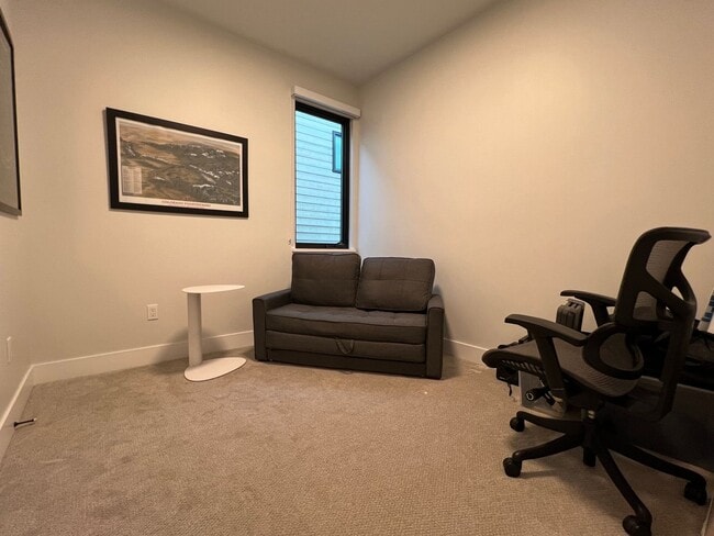 Building Photo - Modern 3 BD/2.5 BA, Superb Location, Internet/Cable and TVs Included! Available August 3rd!