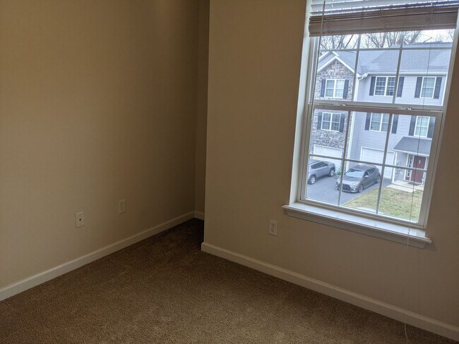Building Photo - 3 Bedroom Townhouse for Rent in Waynesboro!