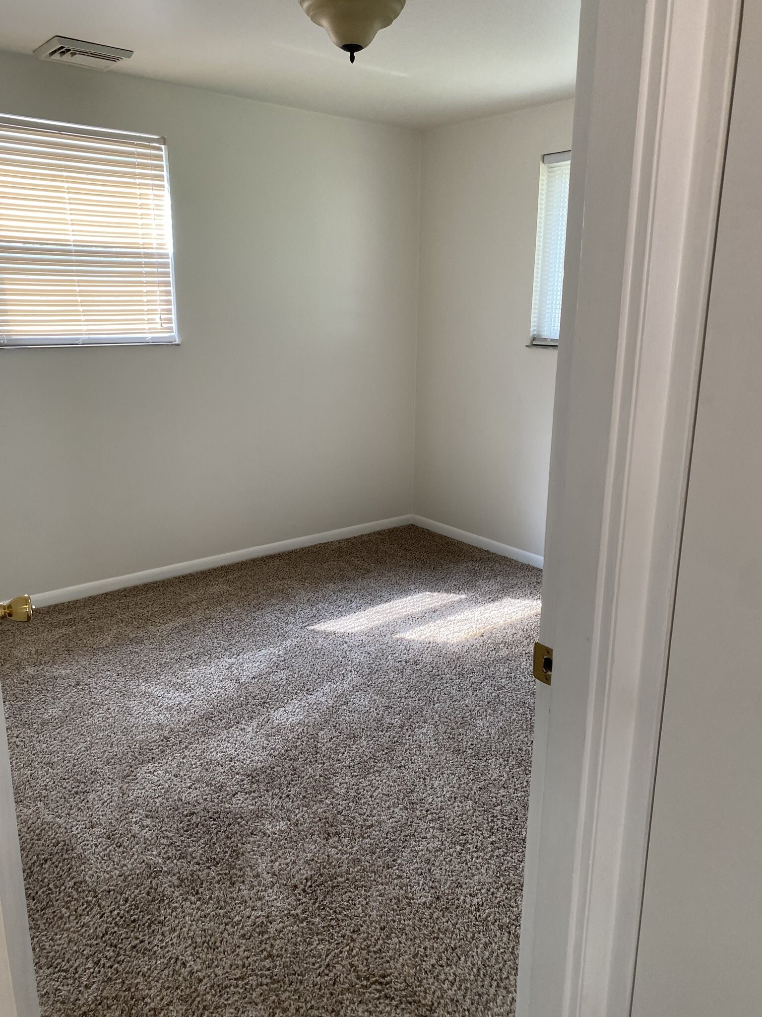 Building Photo - 4947 Charlemar Dr