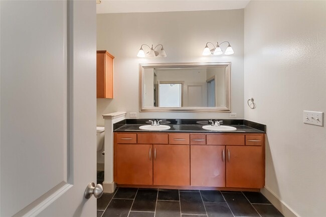 Building Photo - 1901 Post Oak Blvd