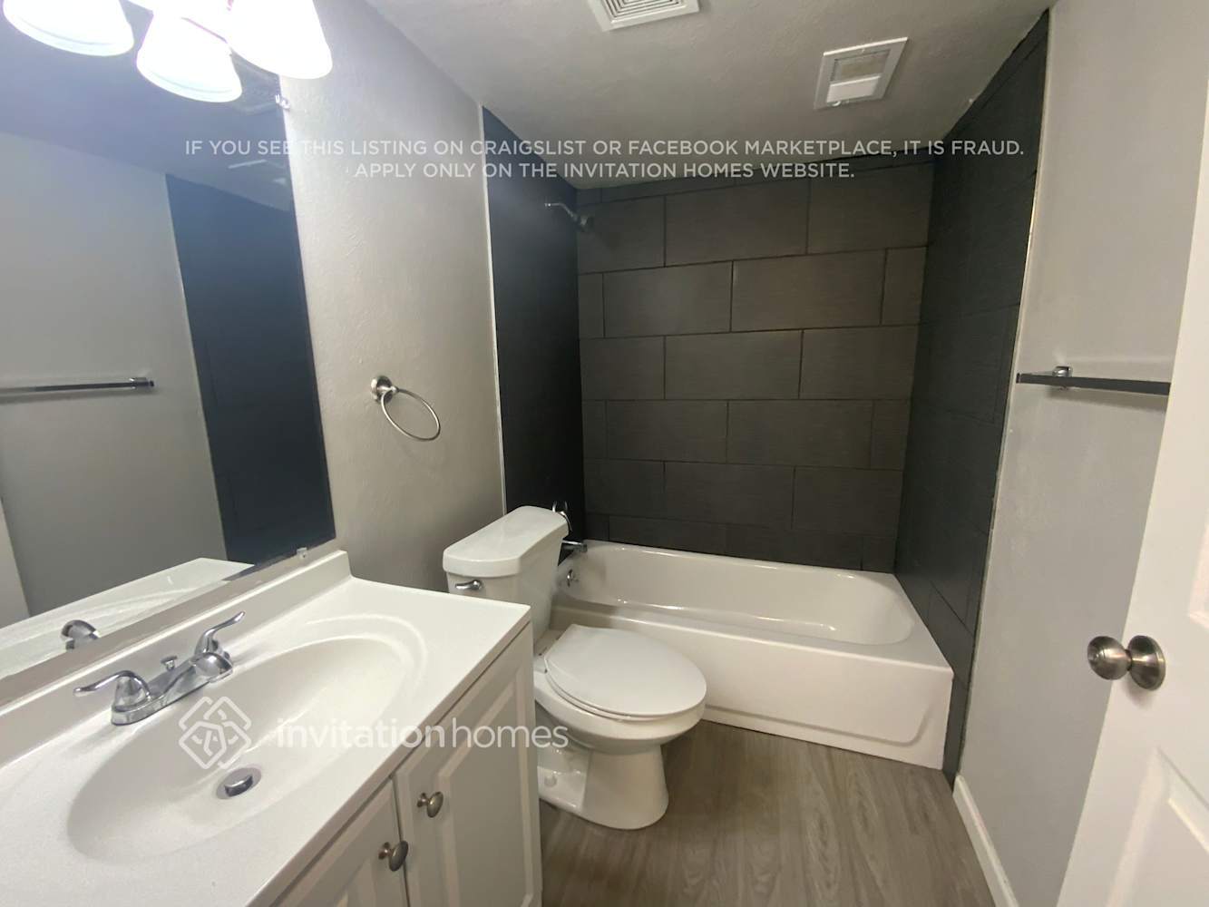 Building Photo - 10433 Holland Pl