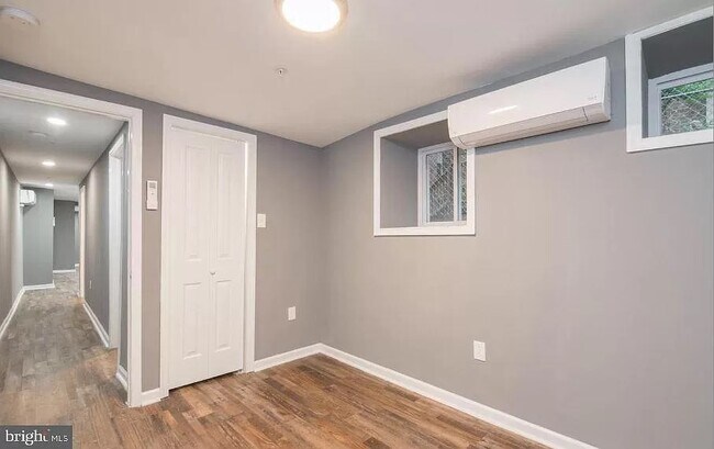 Building Photo - 207 S 49th St