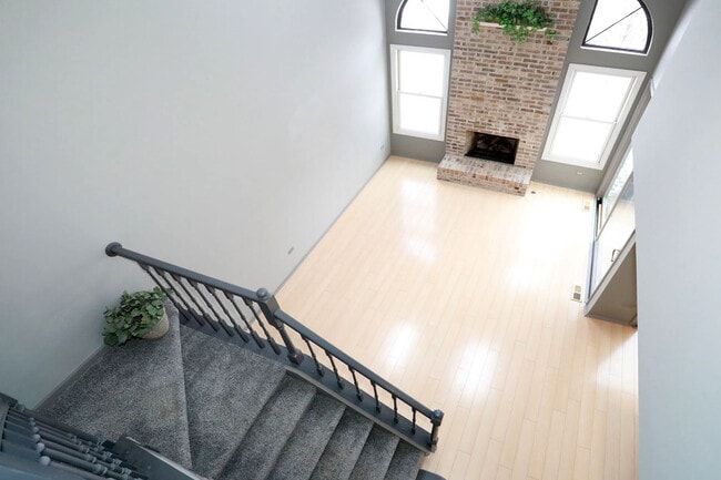 Building Photo - 966 N Auburn Woods Dr