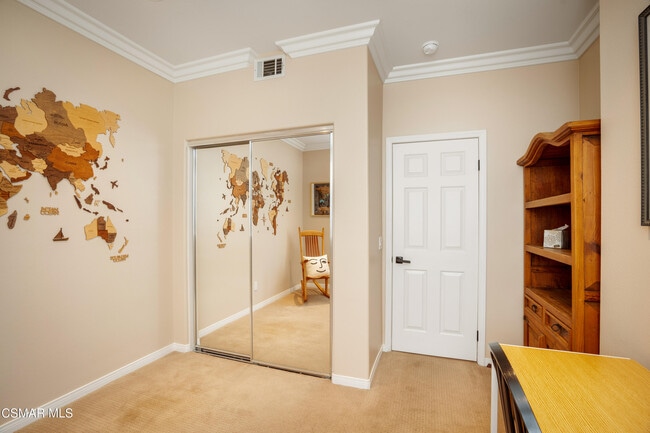 Building Photo - 1004 Lambourne Pl