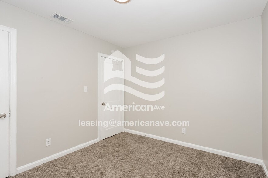 Building Photo - 214 Evergreen St