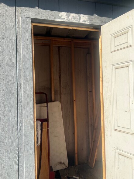 Extra Storage room - 9550 Deering Dr