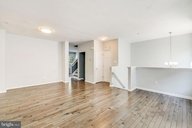 Building Photo - 7742 Valley Oak Dr