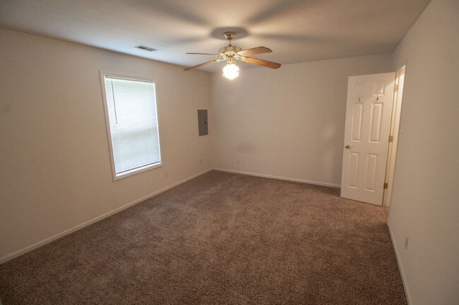 Building Photo - 5200-5202 Tessa Way