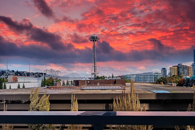 Building Photo - Gallery Penthouse Condo ~ Belltown