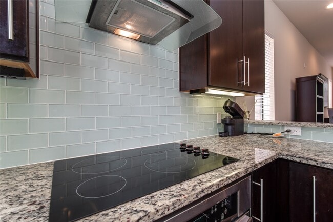 Building Photo - 2110 Shearn St