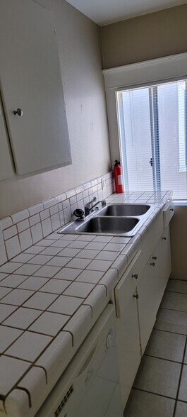 Kitchen - 6 Esperanza Ave