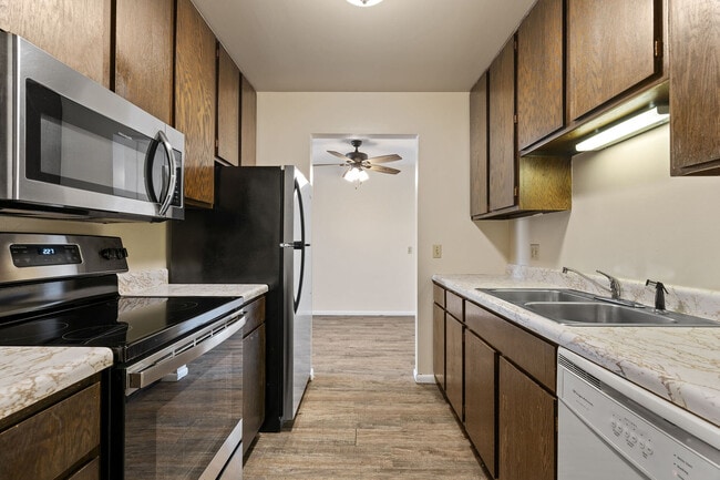 Building Photo - Cedarwood West Apartments