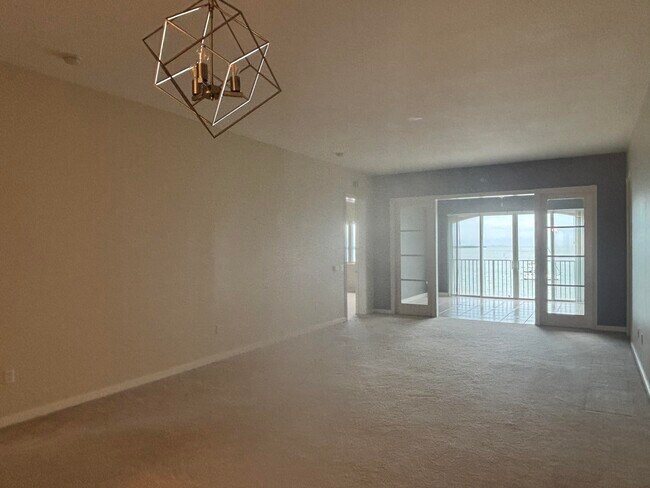 Building Photo - 30 Harbour Isle Dr W