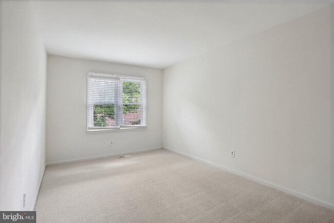 Building Photo - 3202 Eaton Ct