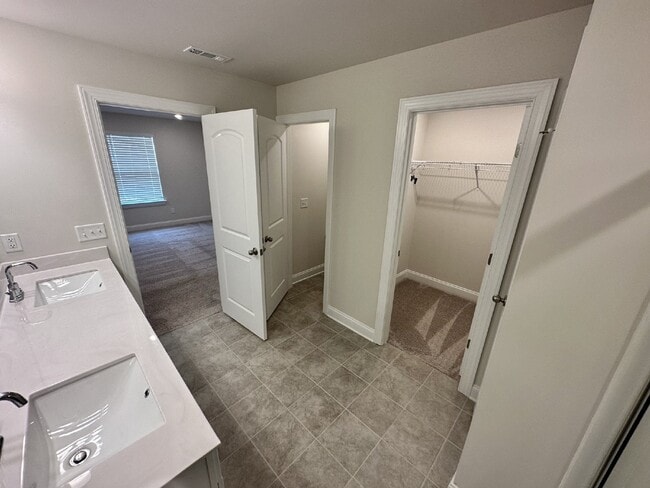 Building Photo - 304 Cheval Dr