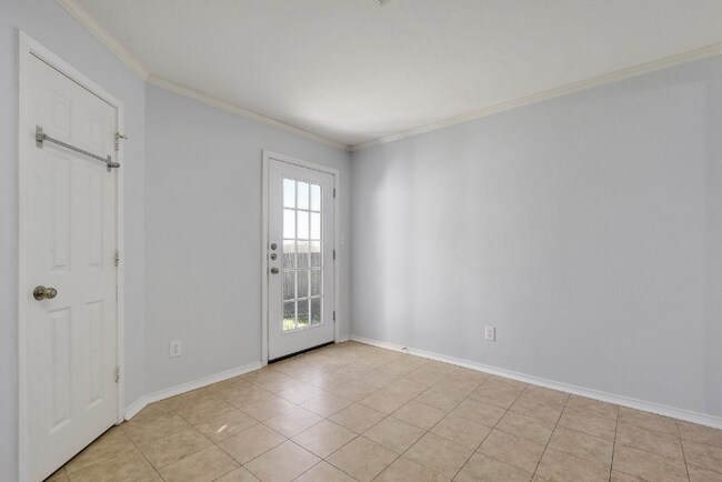 Building Photo - 230 Beech Dr