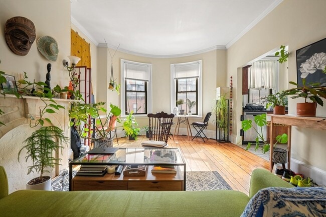 Building Photo - 104 E Brookline St