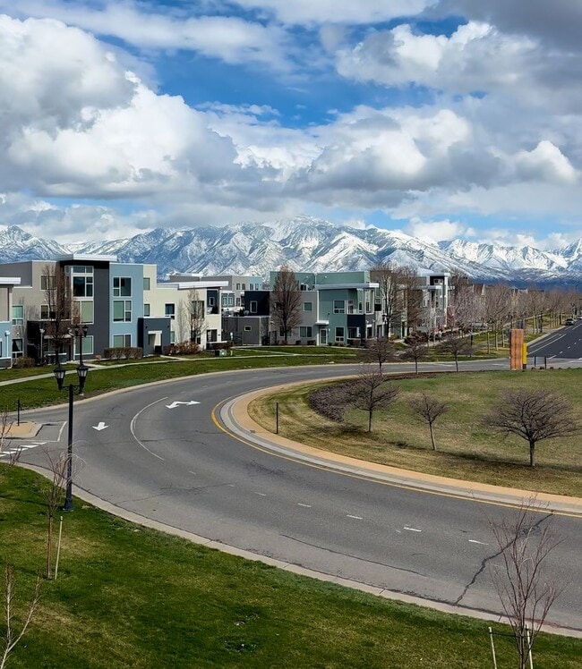 Building Photo - 2 Master Suites Townhome 2 Car Garage