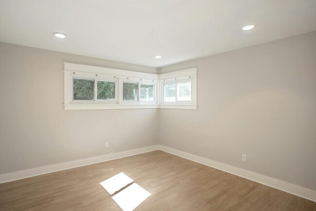 Building Photo - 288 Acre Ln