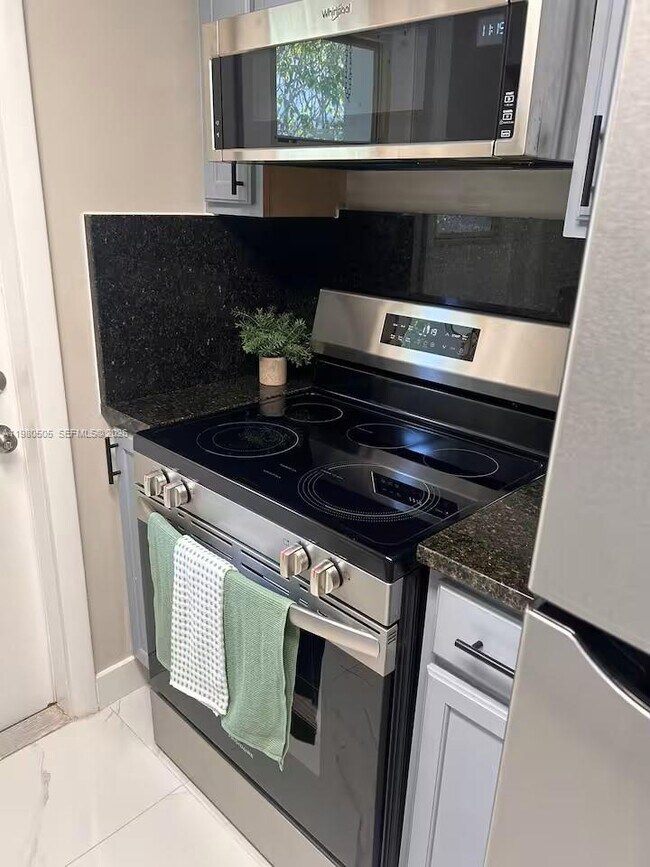 Building Photo - 1120 NE 24th Ave