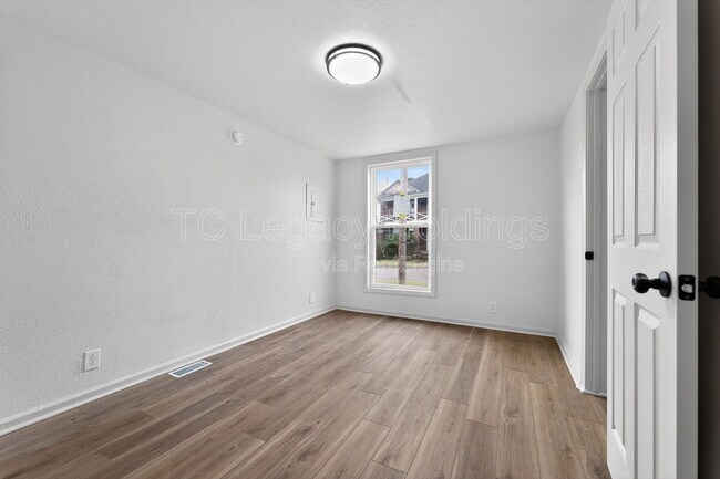 Building Photo - 2008 Pride Ave