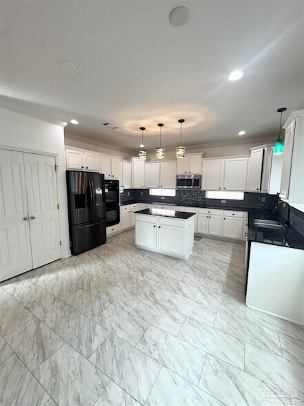 Building Photo - 872 Solimar Way