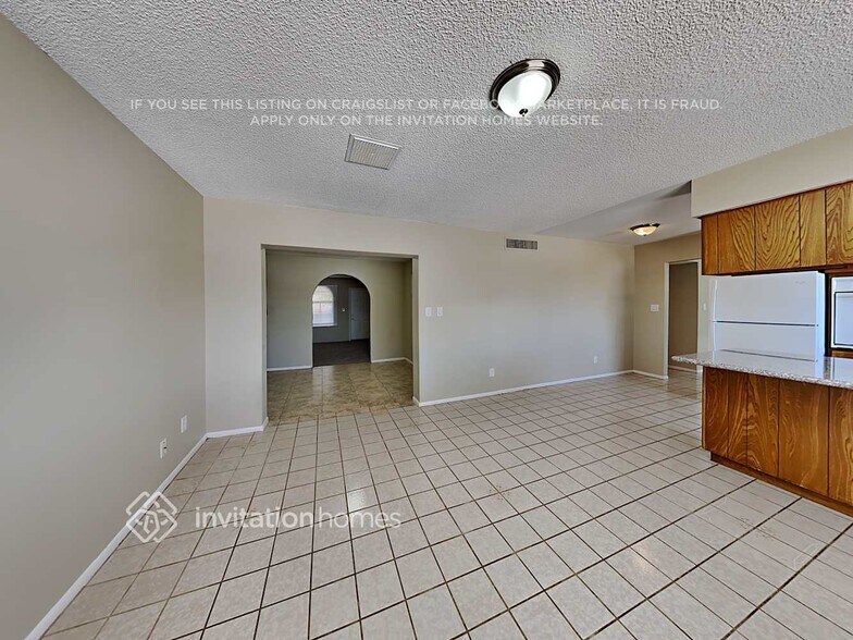 Building Photo - 1307 E Dunlap Ave