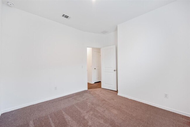 Building Photo - 340 Appaloosa Dr