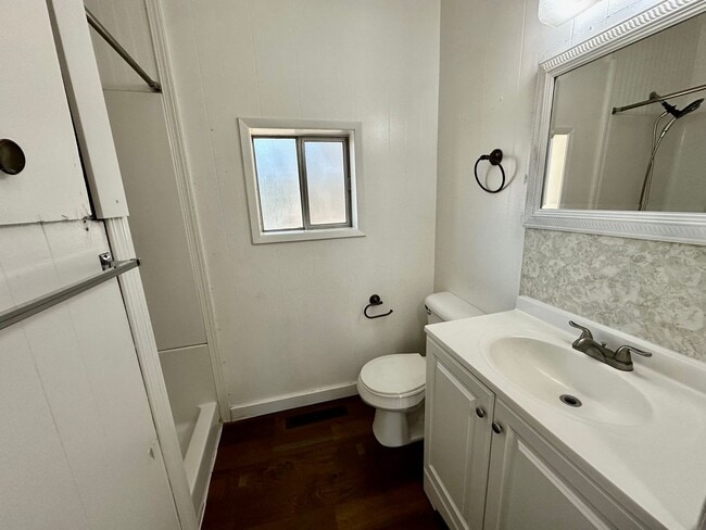 Building Photo - Cottage Style 1 Bed Home with a Large Yard...