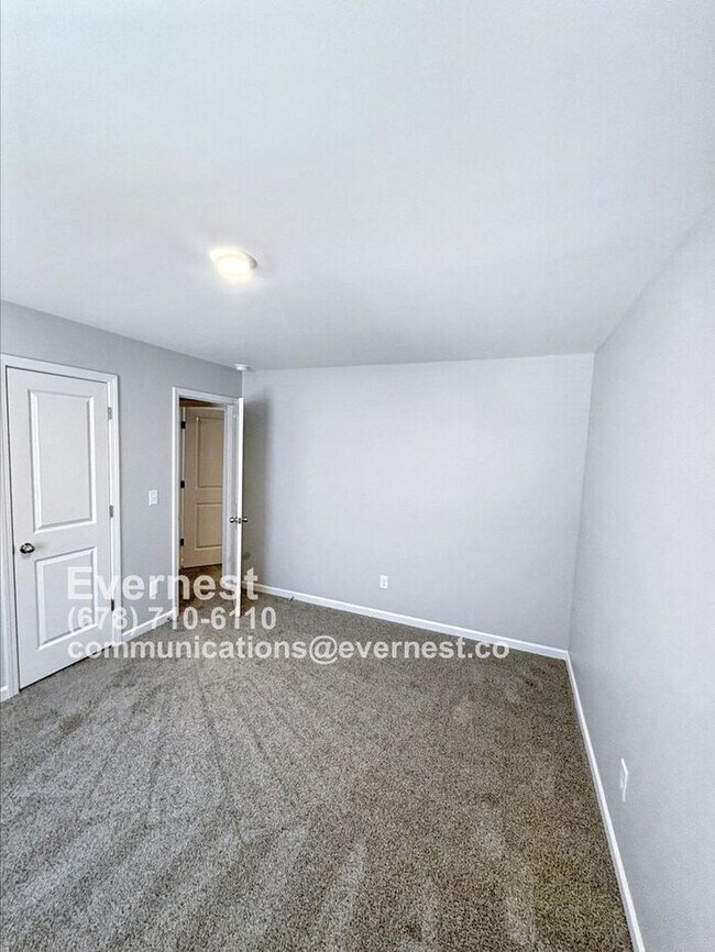 Building Photo - Spacious 4 Bed, 2.5 Bath Home with Attached 2-Car Garage