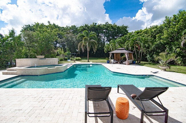 Building Photo - 8208 Twin Lake Dr