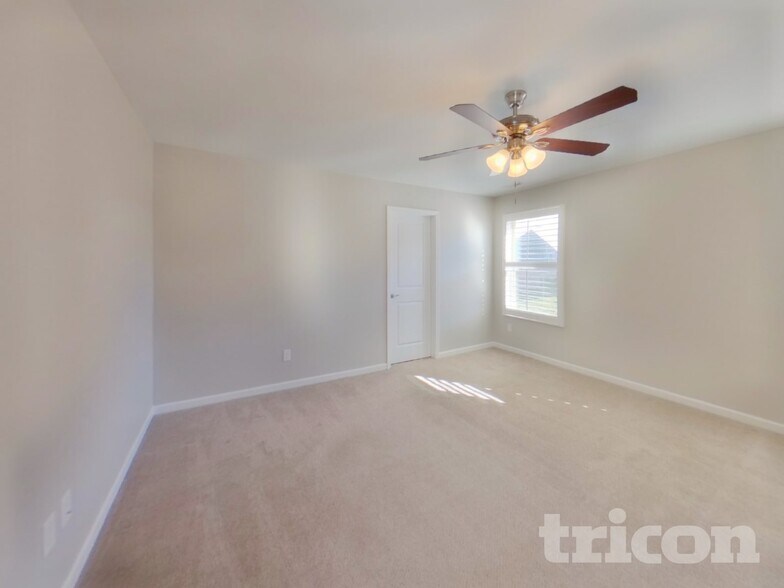 Building Photo - 1041 Lonergan Cir