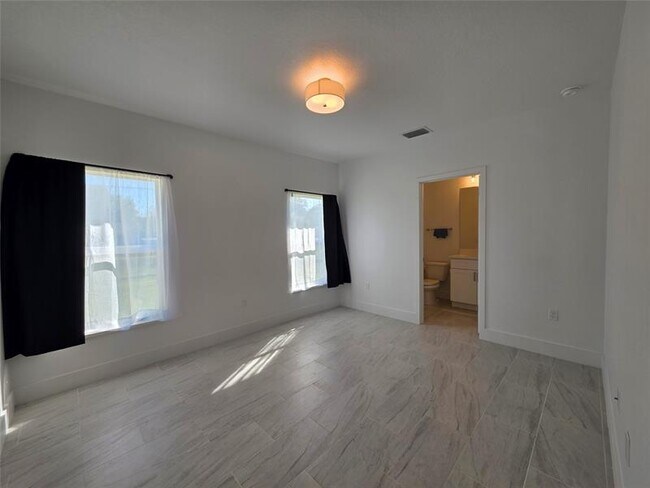 Building Photo - 3442 NW 36th Ave