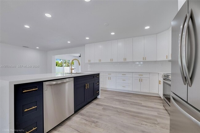 Building Photo - 6250 SW 62nd Pl