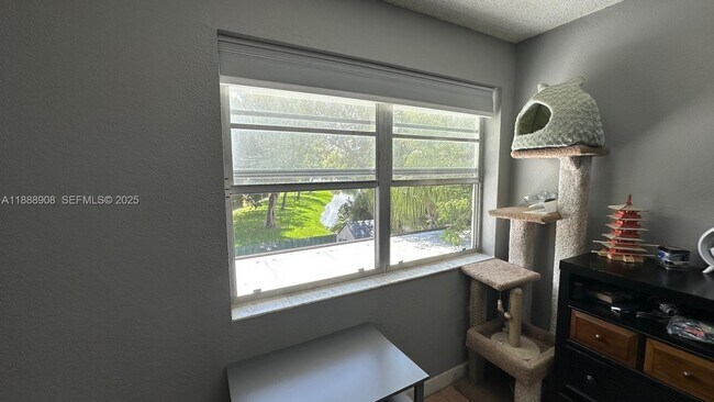 Building Photo - 15430 SW 81st Cir Ln