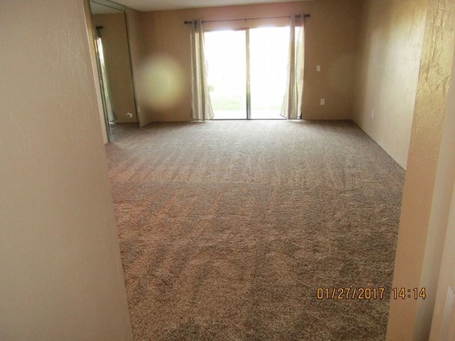 Building Photo - 11 Dondanville Rd