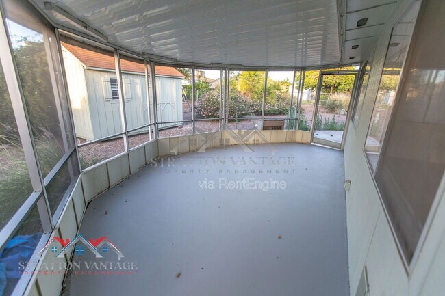 Building Photo - 5706 E Des Moines St