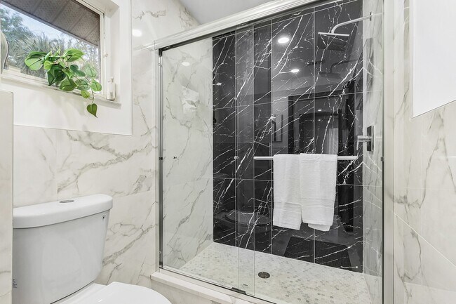 Building Photo - 620 Luisa Ct