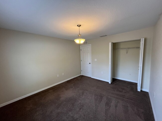 Building Photo - 10 Burning Wick Pl