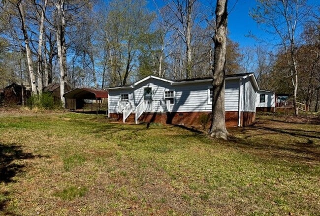 Building Photo - Discover this well-maintained 3-bedroom, 2-bath home in Lincolnton, NC,