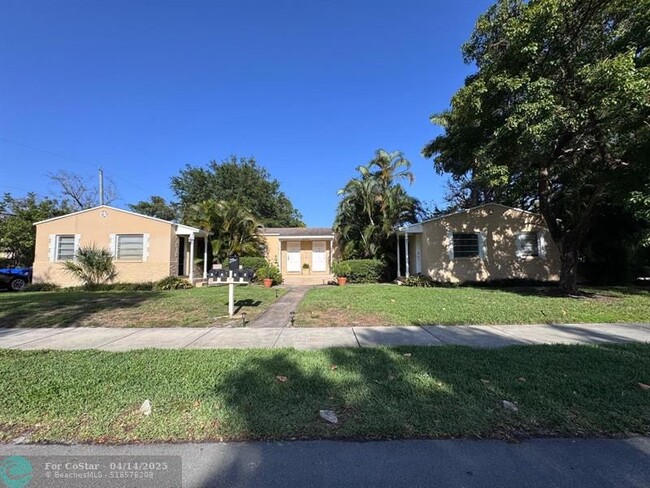 Building Photo - 916 SW 8th Ave