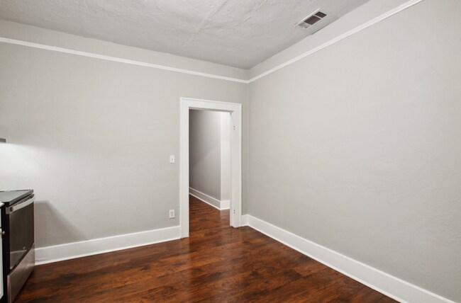 Building Photo - 1203 E 38th St