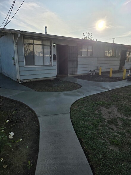 Building Photo - 3250 1/2 Walnut Grove Ave