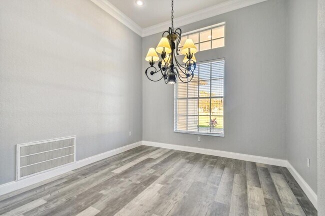 Building Photo - 6644 Country Club Rd