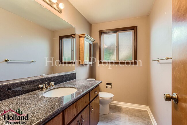 Building Photo - Charming 3-Bed, 2-Bath Home with Stunning Neighborhood Views & Excellent Amenities! NEW PRICE and...