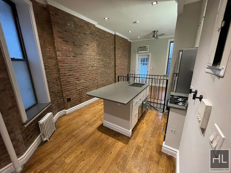 Primary Photo - Mott Street