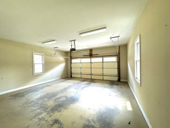 Building Photo - 5 bed/3.5 bath home on Lakeview Golf Resor...