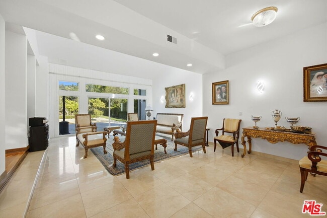 Building Photo - 2846 Royston Pl