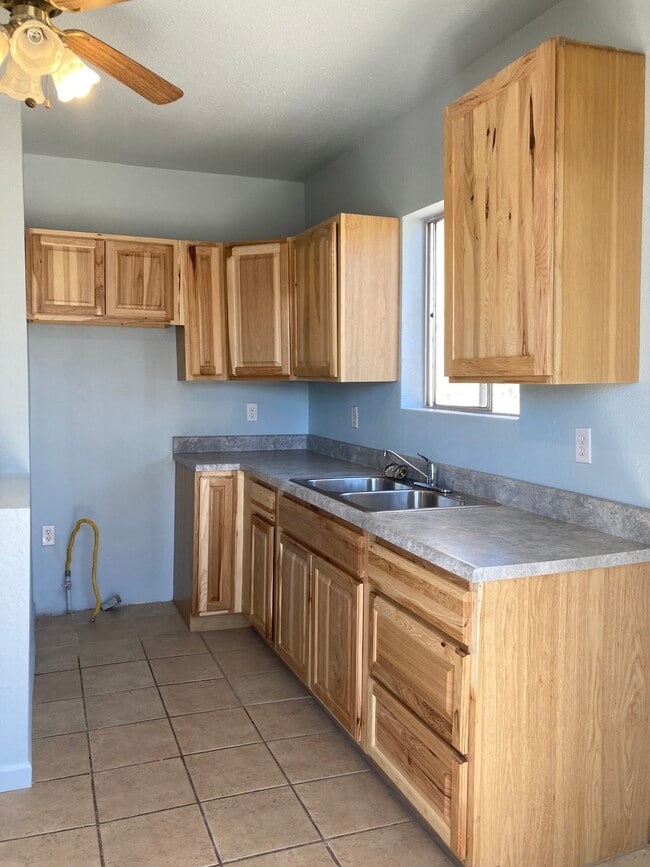 Building Photo - 421 W 3rd St